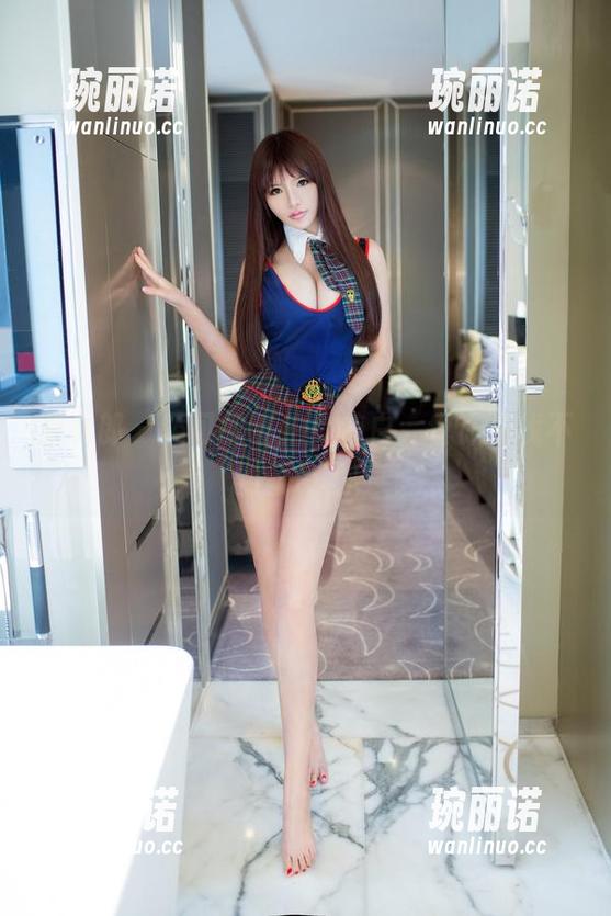 推女郎 - 黄可的私拍：纯白，也许是找不到颜色了？