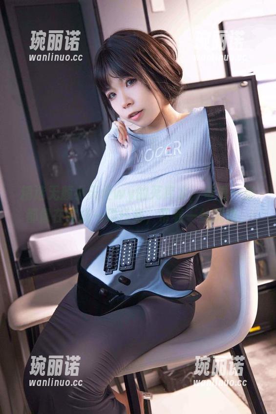 精选无颜小天使wy的死库水，每看一张都像在完成一项任务，带着一丝沉重。