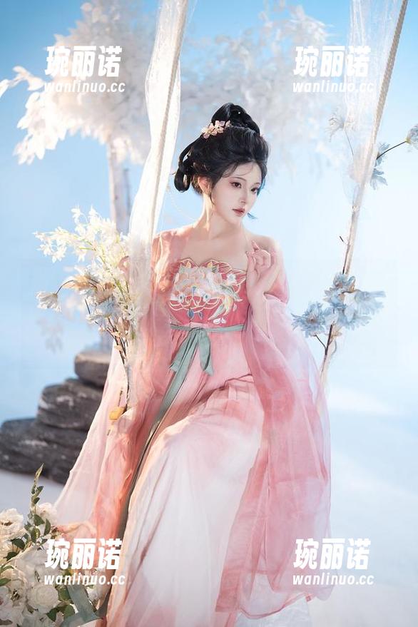 星澜想来杯珍珠奶茶提示：妹妹的cos图册里藏着奇思妙想，你能不能忍住不往下翻？