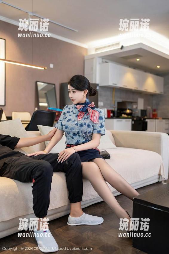 星颜社 - 原图流出！王俪丁呀的短裙写真，神情稍显走神