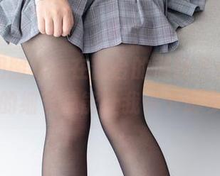 森萝财团图集：在窗台的薄纱少女，微妙的细节总能让我停下脚步