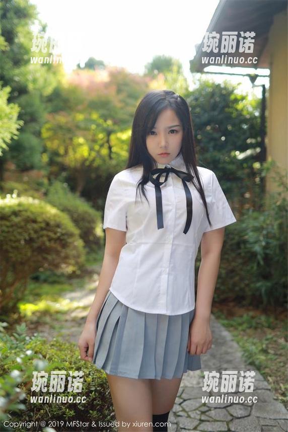 模范学院 - 电竞唐嫣裸足在线，资源灵感在指尖舞动…