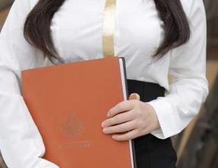 模范学院 – 职业装与柔情的交织，糯美子Mini的护士写真图册，究竟会不会画出新风景？
