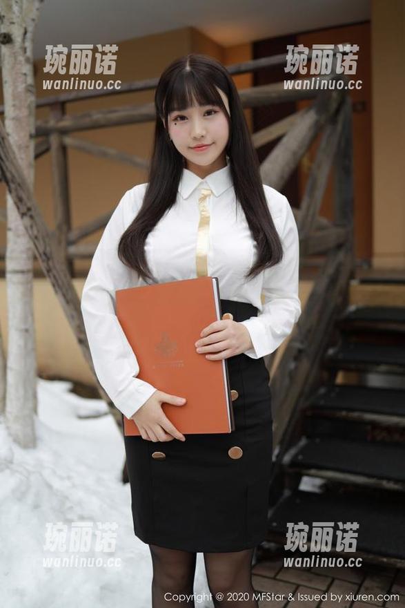 模范学院 - 职业装与柔情的交织，糯美子Mini的护士写真图册，究竟会不会画出新风景？