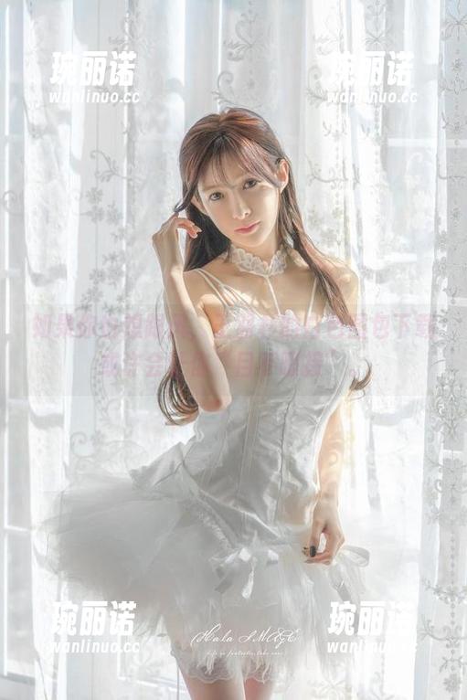 如果你也想跟风，王羽杉的白色图包下载或许会让你“目不暇接”。
