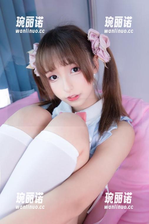 神乐坂真冬的光脚美足写真，谁说冬天不能秀！