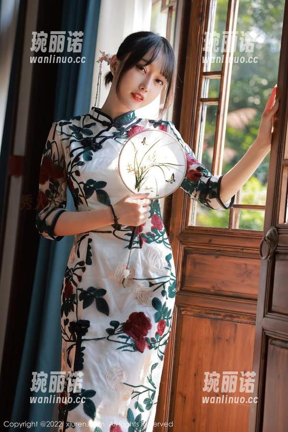 秀人网 - 南湘baby内衣私房写真，悄悄绽放的不只是一件衣服。