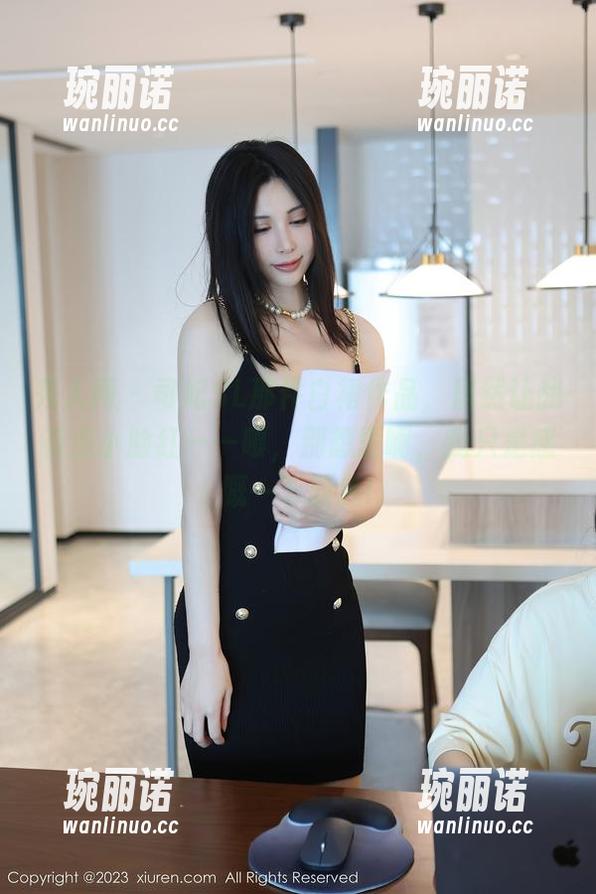 秀人网 - 司妃SL那件白裙作品，居然让我有点小脸红——喂，别想歪啊，我只是感慨一下颜色!