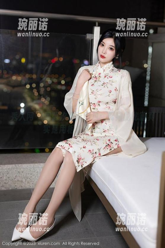 秀人网 - 周慕汐最新图包：厨娘的秘籍其实是用相机替代铲子！