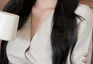 秀人网 – 私拍花嫁变形记：小芭乐发誓这个婚纱不会被草地弄脏…结果还是失败了。