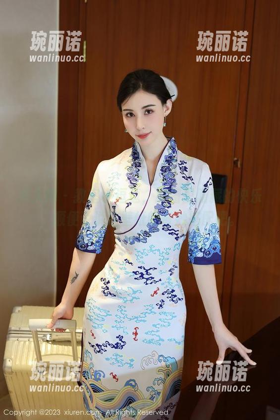秀人网 - 教室小逗逗，原图里隐藏的快乐，顺便说说这壁纸的奇妙搭配吧。