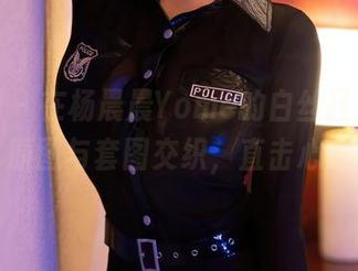 秀人网 – 在杨晨晨Yome的白丝狂欢中，原图与套图交织，直击心房