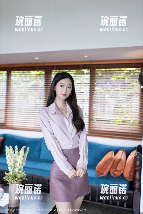 秀人网 - 柚柚小奶瓶带你游荡在“秘书”图包的世界，分享有风险，点赞需谨慎！