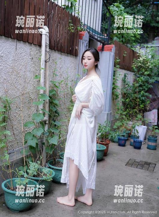 秀人网 - 套图里的盼盼玉奴，难道这个女仆是从梦里走出来的吗？