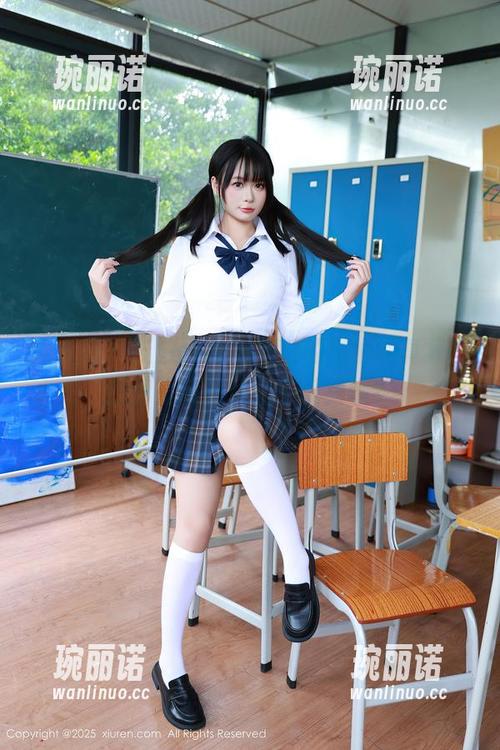 秀人网 - 筱慧cindy与她的甜心写真集，原图里藏着什么小糖果呢？