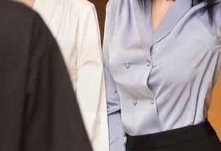 秀人网 – 发现蕾蕾醒了没的高跟鞋全套后，我决定下载一双回家，走路自带气场！