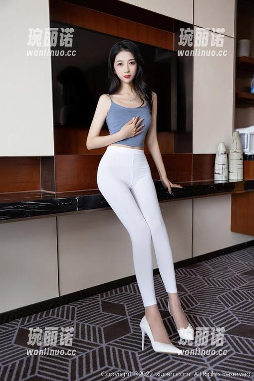 秀人网 - 说好的校园风，结果诗诗的照片意外带了些小叛逆？