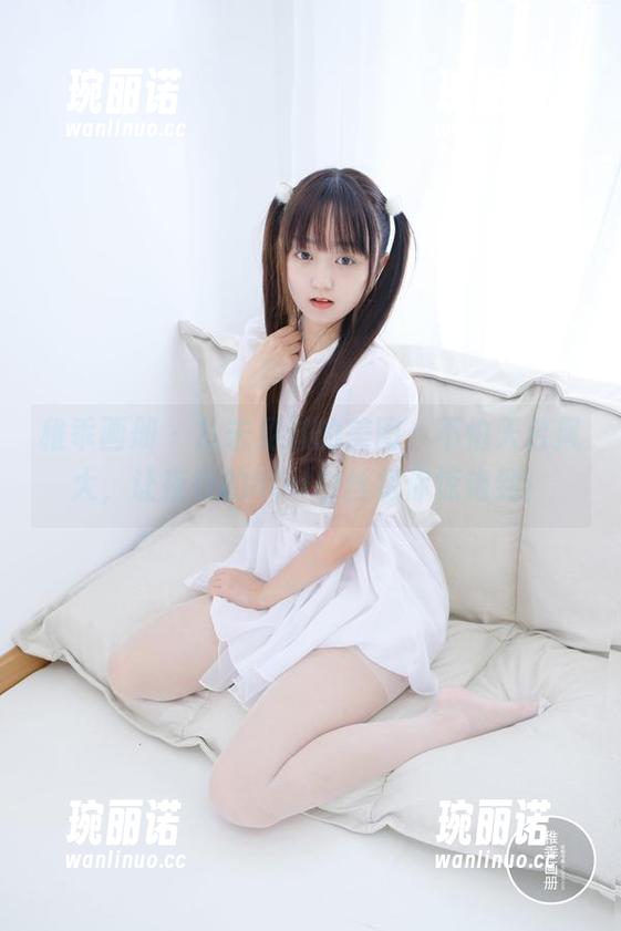 稚乖画册 - 从未见过的美图，不怕天台风大，让夜夜的80d白丝将你惊艳到！