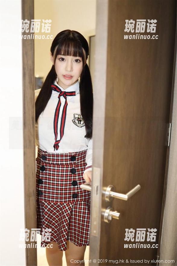 美媛馆 - 徐子琦的美图：网袜里的不和谐音符