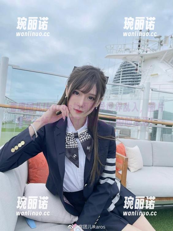 看腐团儿Ikaros如何在异世界乱入，图片里每一帧都像极了我漫无目的的生活！