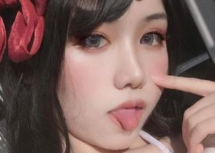 芊川一笑MNK的秘书原图合集，有种想跟她分享工作的冲动…呃，不是很正经的那种。