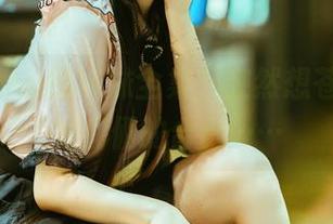 落落Raku的妹妹全集，突然想苍蝇拍拍她们俩的合影……