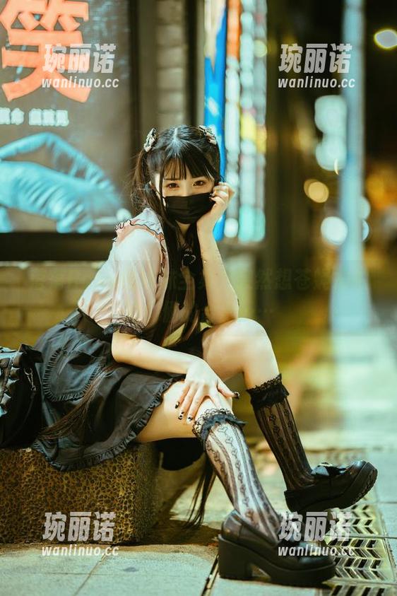 落落Raku的妹妹全集，突然想苍蝇拍拍她们俩的合影……