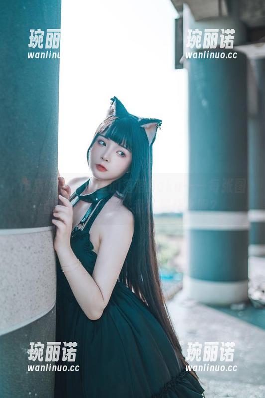 作品“白裙”里的落落Raku——每张图都在说些什么，我在想什么呢？