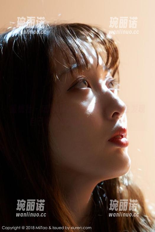 蜜桃社 - 琉璃lily的吊带图包，你会发现自己也开始想试试吊带了……