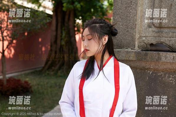 蜜桃社 - 结衣在这套免费棉袜图里的姿态，给我来一打！