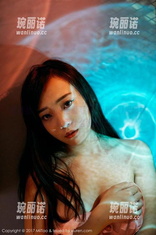 蜜桃社 - 美绪的圣诞写真，让我们反思到底可以用什么装扮过冬