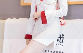袜啵啵 – 照片中的厚肉丝，甜甜圈原来还可以这样玩