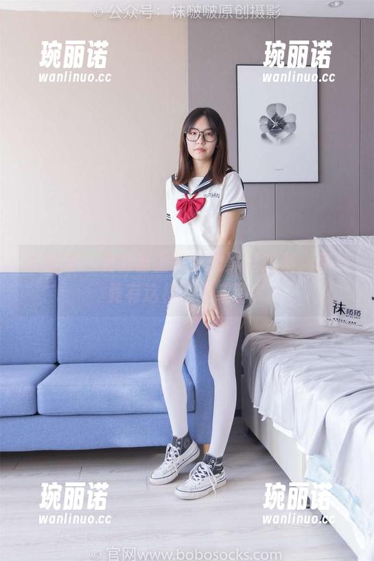 袜啵啵 - 免费送上稚予的黑丝花絮，照片竟有这样的反差萌？