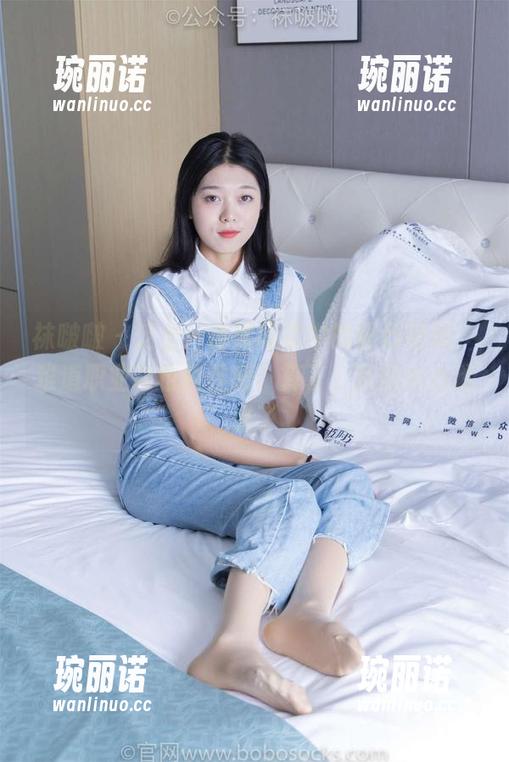 袜啵啵 - 芝士：高清写真中的银行制服，难道职业装也能性感？算了，我的内心迷惑了