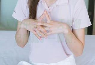 袜啵啵 – 照片中苏苏：天使呀，你是不是记得藏了一颗糖？