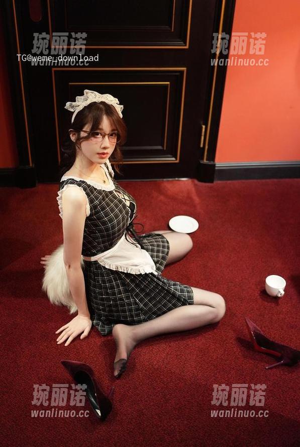 微密圈 - 作品归档：_轩子巨二兔_的白色马油袜，大家觉得这个搭配怎样？