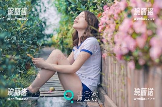青豆客 - 看倪诗茵的户外写真原图，我发现了一些不一样的小细节，身处其中的感觉很特别。