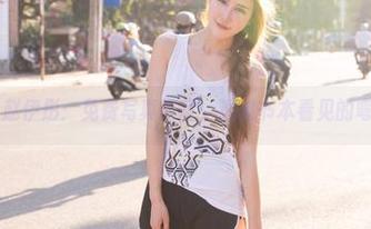 青豆客 – 赵伊彤：免费写真教室，透过书本看见的弯弯曲曲。