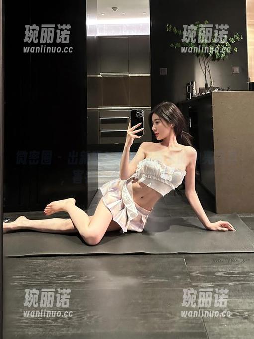 微密圈 - 出新啦！黎允熙带来的油亮写真，害我一不小心想多了。